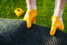 apply rubber infill artificial grass